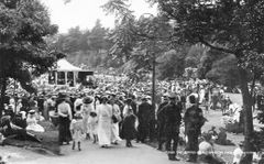 At-the-Bandstand-in-the-Park.-1911.